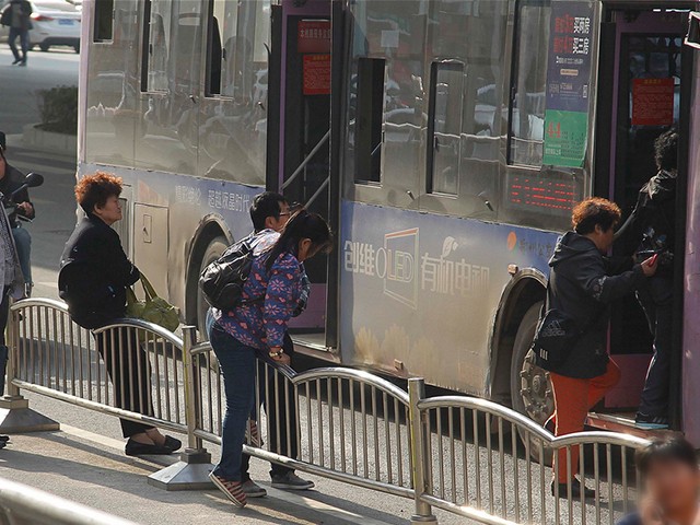 乘客違規(guī)上下車 乘客違規(guī)上下車