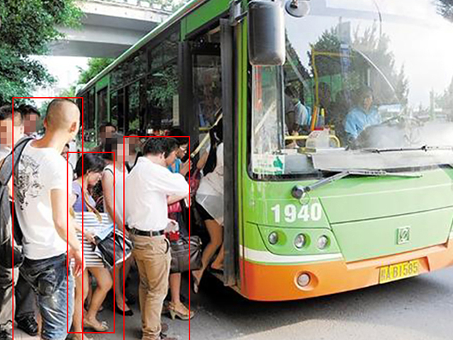 車站無(wú)序上車 車站無(wú)序上車